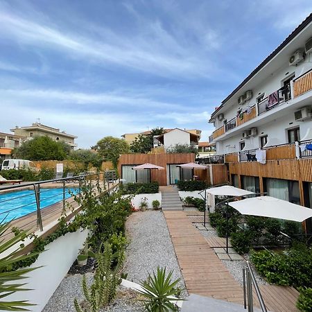 Beach Hotel Kapahi ペフカリ エクステリア 写真